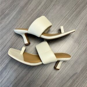 A&F 🤍Cream Women's Mules
